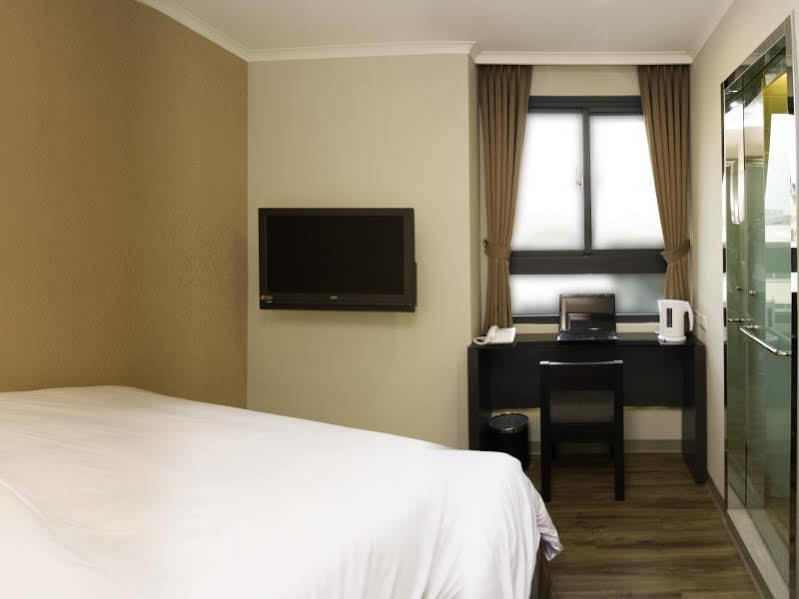 Garden Hotel Тайчжун Экстерьер фото