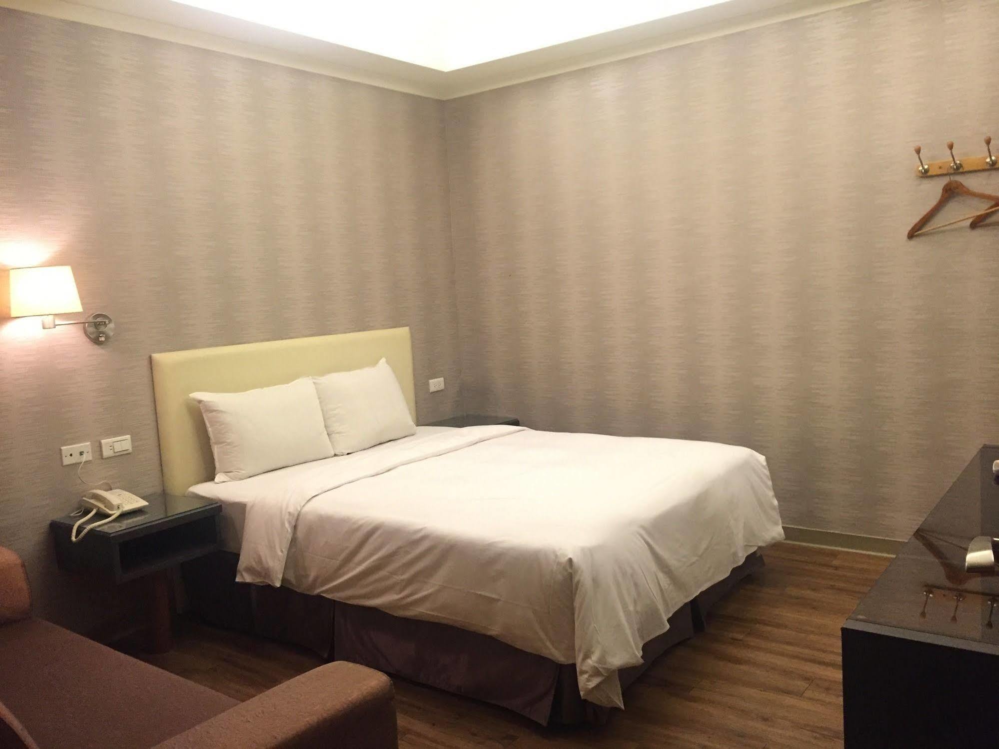 Garden Hotel Тайчжун Экстерьер фото
