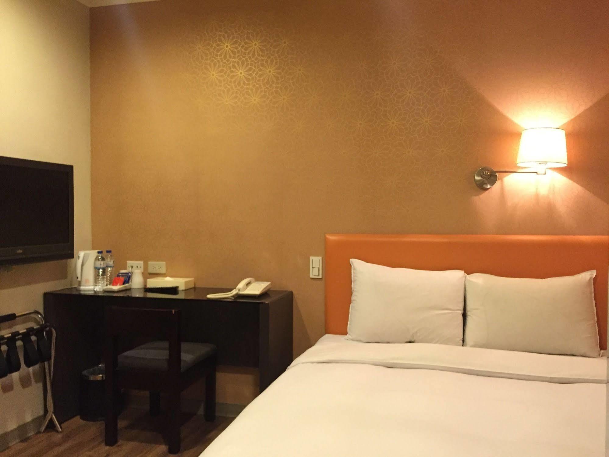 Garden Hotel Тайчжун Экстерьер фото