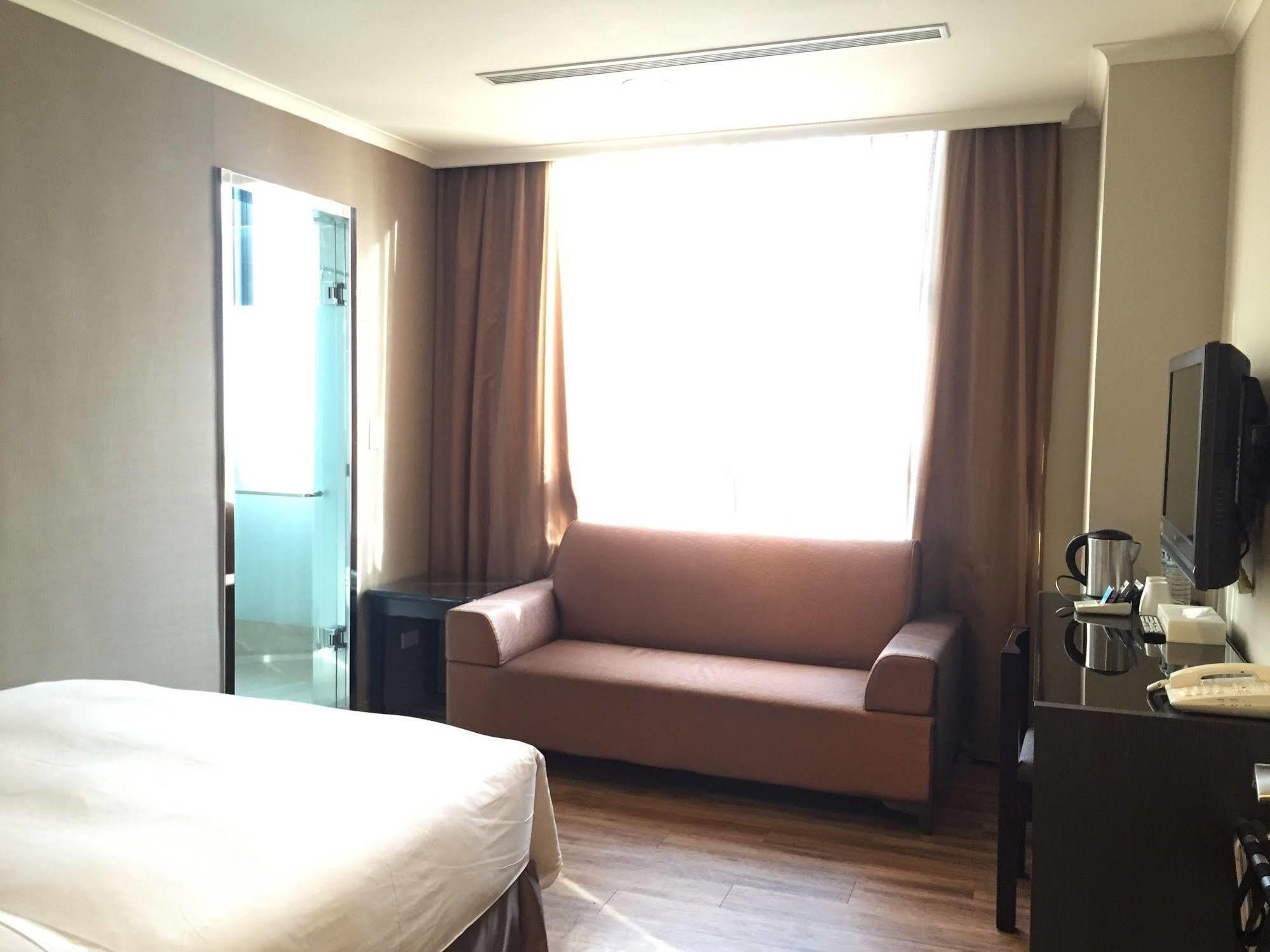 Garden Hotel Тайчжун Экстерьер фото