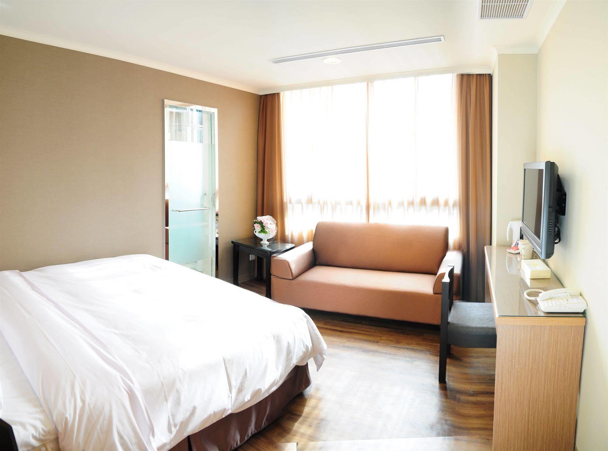 Garden Hotel Тайчжун Экстерьер фото