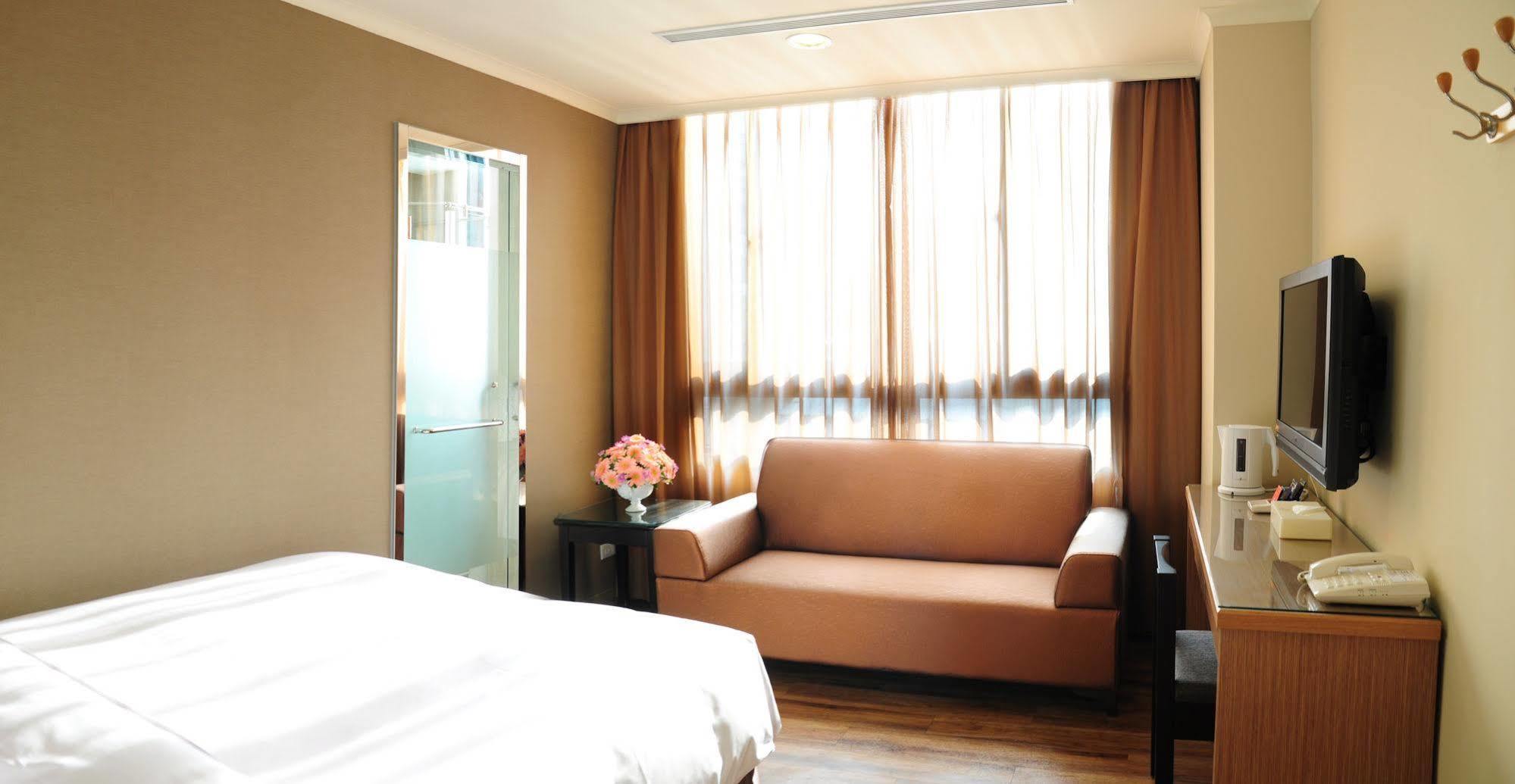 Garden Hotel Тайчжун Экстерьер фото