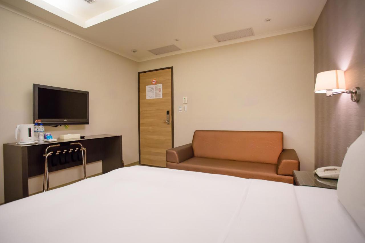 Garden Hotel Тайчжун Экстерьер фото